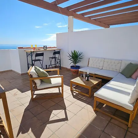 Beachfront With Rooftop Terrace - - La Duquesa شقة *