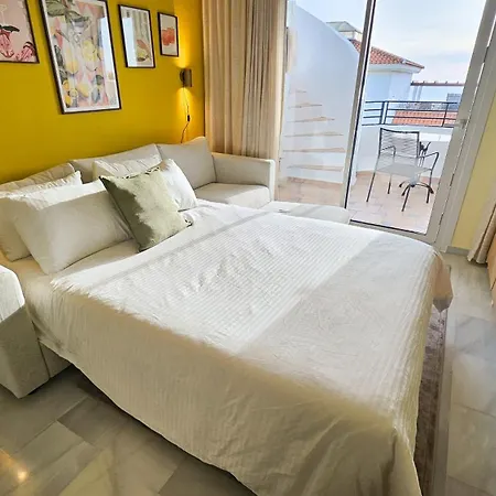 Beachfront With Rooftop Terrace - - La Duquesa