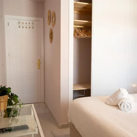 Beachfront With Rooftop Terrace - - La Duquesa * مانيلفا