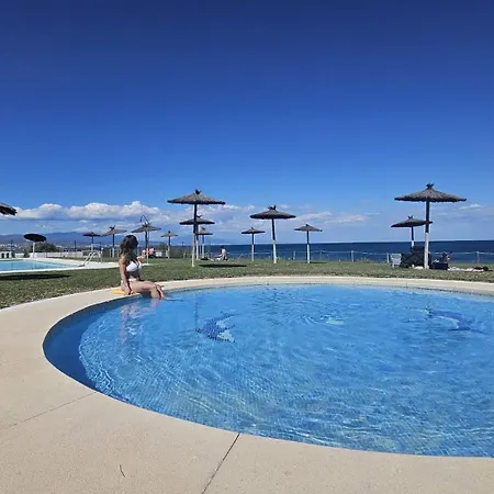 Beachfront With Rooftop Terrace - - La Duquesa شقة *